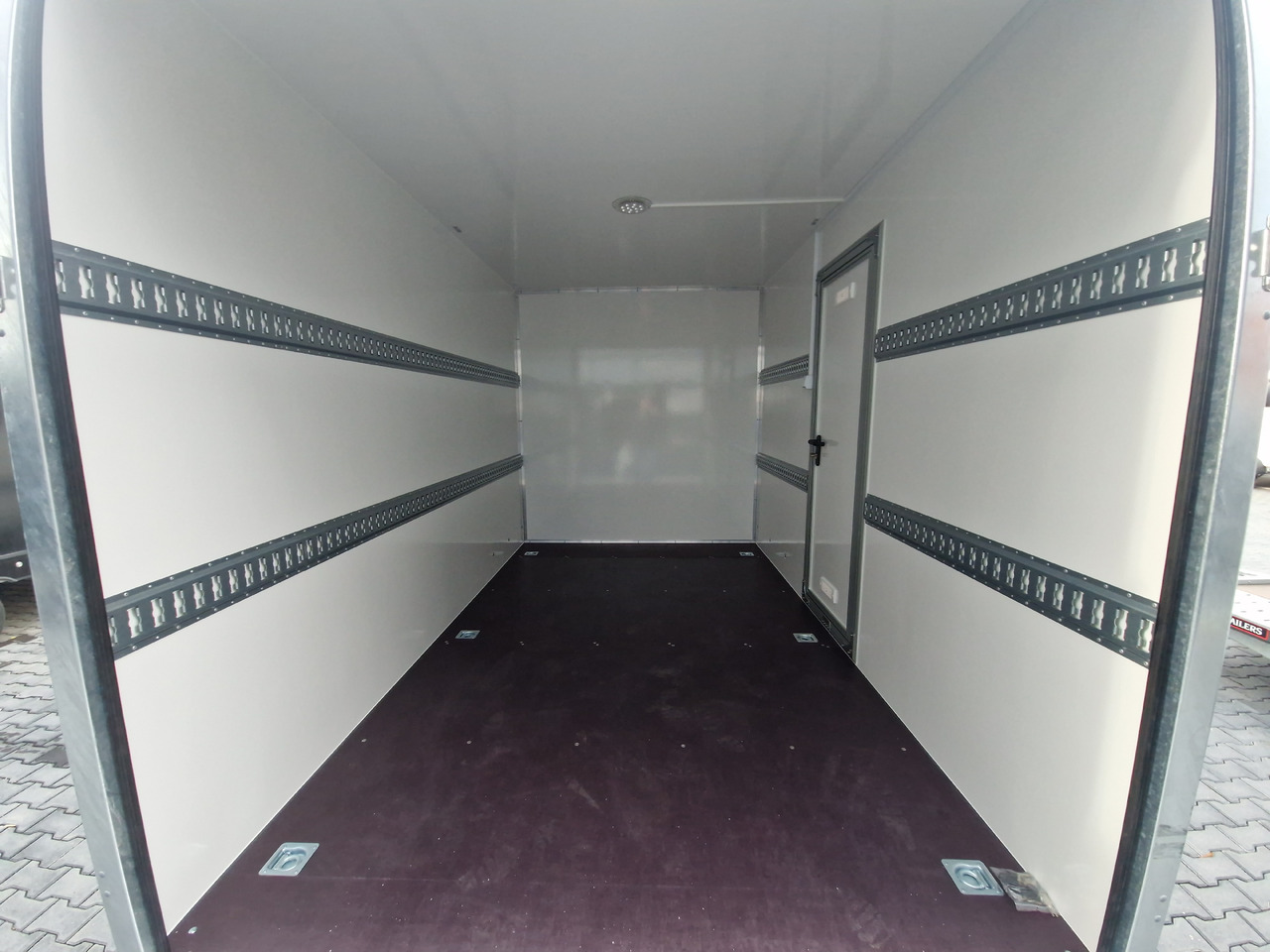 Koffer Sport Camp TFS 600.01 600x200x210cm Premium Laderaum 300cm Seitentür Wohnabteil 3000kg 100km - Ρυμούλκες αυτοκίνητο: φωτογραφία 4 Koffer Sport Camp TFS 600.01 600x200x210cm Premium Laderaum 300cm Seitentür Wohnabteil 3000kg 100km - Ρυμούλκες αυτοκίνητο: φωτογραφία 4