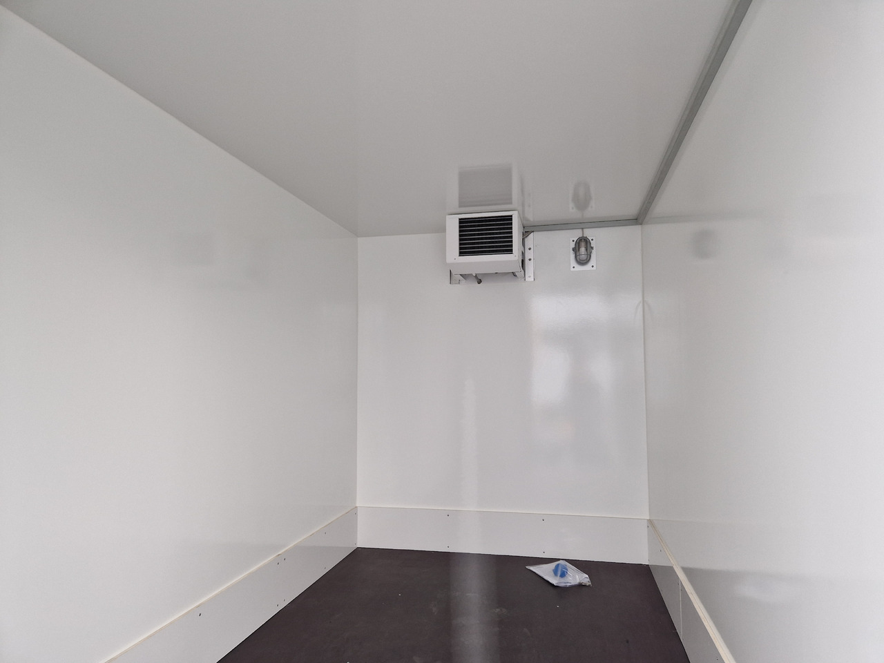 Kühlanhänger AZKF C 3535/180 343x178x200cm Cibin 230V Plus Kühlung 4 Stützen 3500kg - Ρυμούλκα ψυγείο: φωτογραφία 4 Kühlanhänger AZKF C 3535/180 343x178x200cm Cibin 230V Plus Kühlung 4 Stützen 3500kg - Ρυμούλκα ψυγείο: φωτογραφία 4