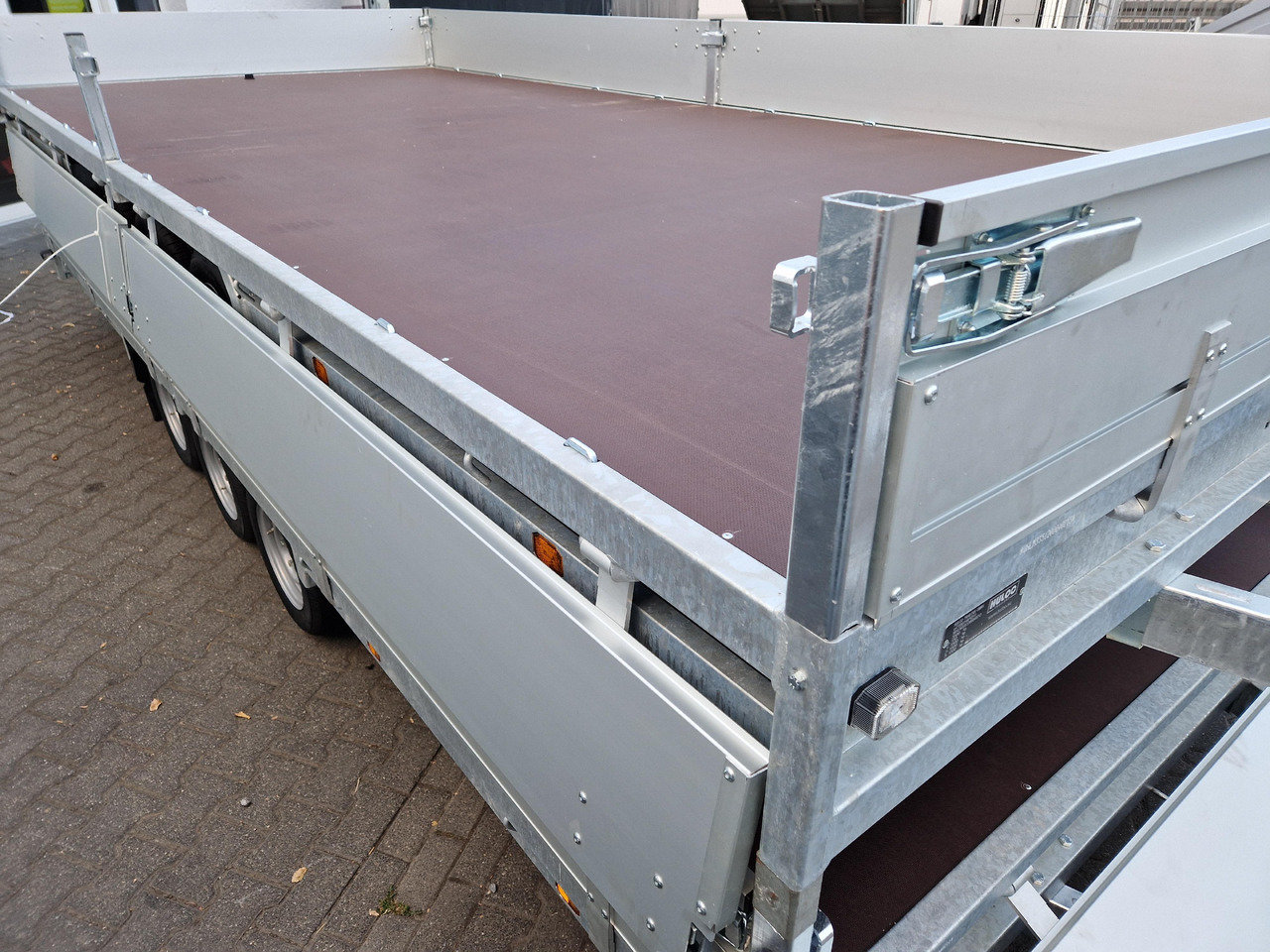 MEDAX - 3 3500 502x223x30cm Tridem 12" niedrig Fahrwerk (XXL) 3500kg - Τρέιλερ πλατφόρμα/ Καρότσα: φωτογραφία 4 MEDAX - 3 3500 502x223x30cm Tridem 12" niedrig Fahrwerk (XXL) 3500kg - Τρέιλερ πλατφόρμα/ Καρότσα: φωτογραφία 4
