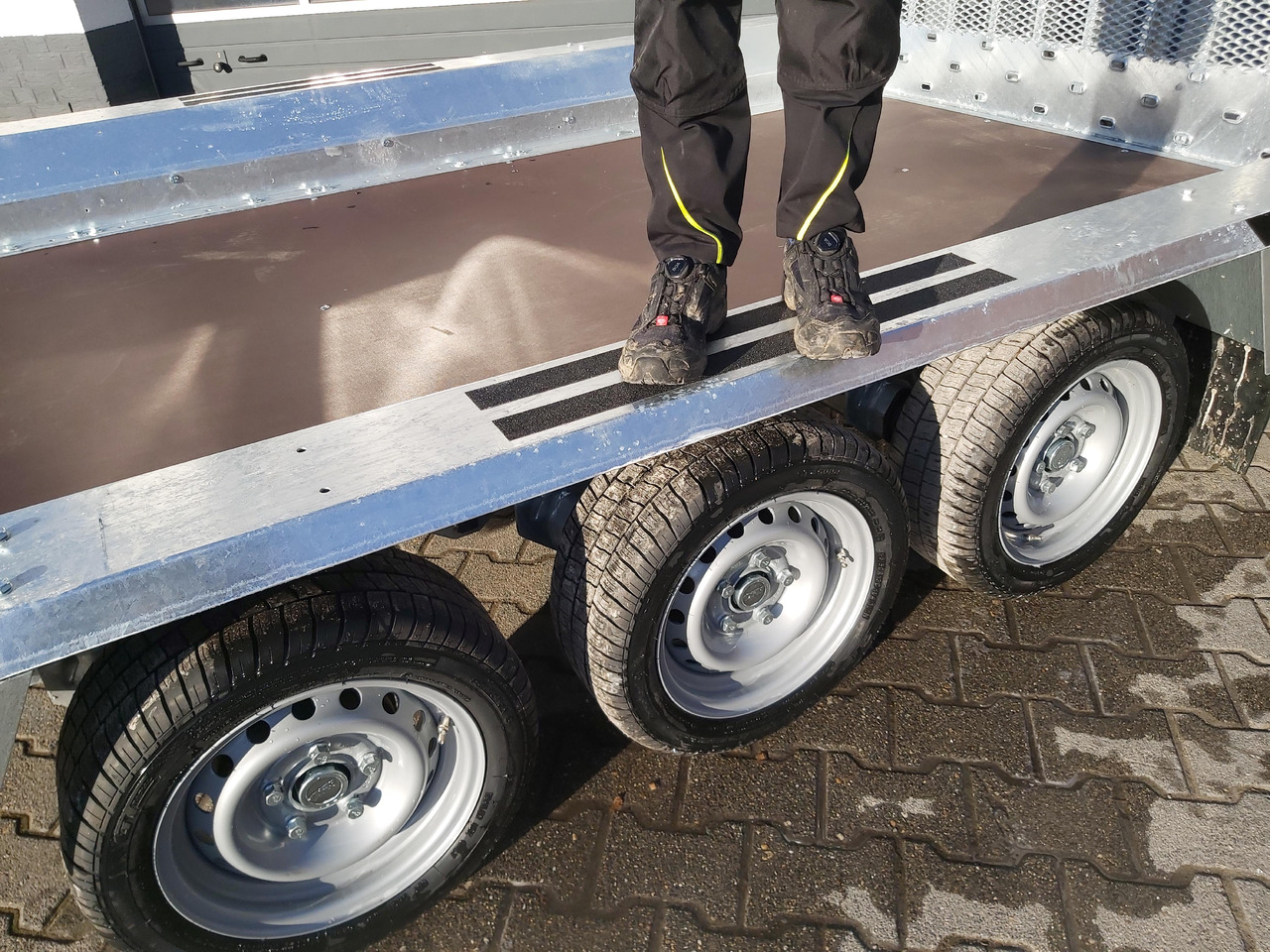 Martz Maschinentransporter BUILDER XL Bau-3 3500/3 400x180x30cm Auffahrklappe Tridem (XL) 3500kg - Τρέιλερ μεταφοράς μηχανημάτων: φωτογραφία 4 Martz Maschinentransporter BUILDER XL Bau-3 3500/3 400x180x30cm Auffahrklappe Tridem (XL) 3500kg - Τρέιλερ μεταφοράς μηχανημάτων: φωτογραφία 4