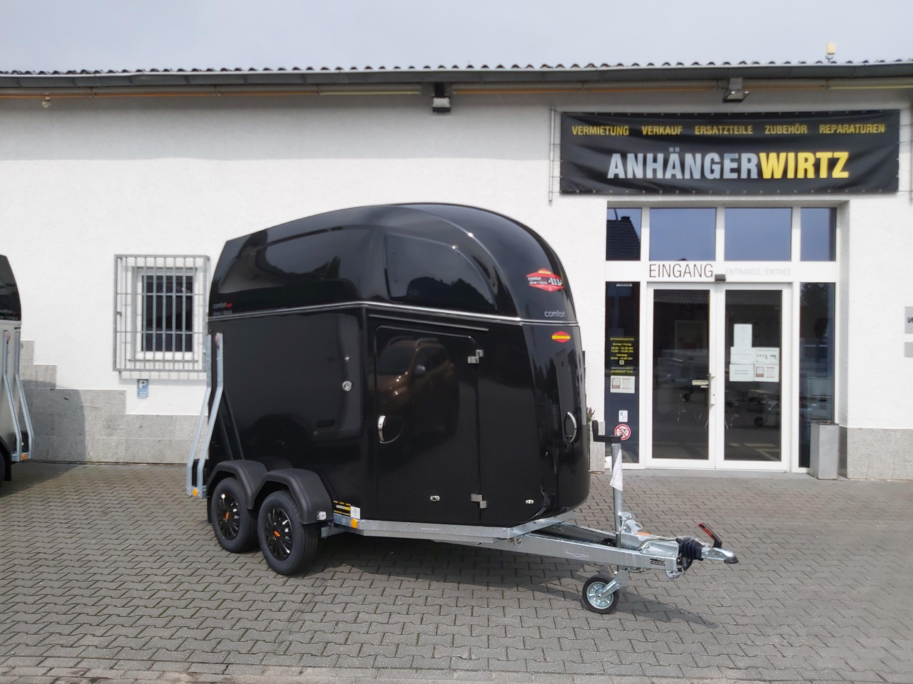 Pferdeanhänger Böckmann Comfort Esprit black Set Sattelkammer Trittschutz 100km/H 2400kg Modell 2024 - Τρέιλερ μεταφοράς αλόγων: φωτογραφία 4 Pferdeanhänger Böckmann Comfort Esprit black Set Sattelkammer Trittschutz 100km/H 2400kg Modell 2024 - Τρέιλερ μεταφοράς αλόγων: φωτογραφία 4