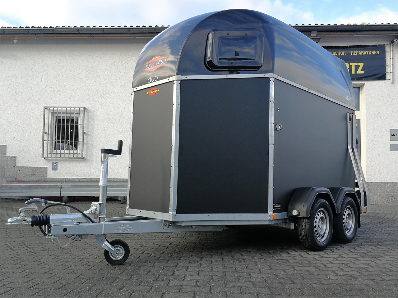 Pferdeanhänger Böckmann DUO Esprit silver black Haube schwarz 2400kg Modell 2024 - Τρέιλερ μεταφοράς αλόγων: φωτογραφία 3 Pferdeanhänger Böckmann DUO Esprit silver black Haube schwarz 2400kg Modell 2024 - Τρέιλερ μεταφοράς αλόγων: φωτογραφία 3