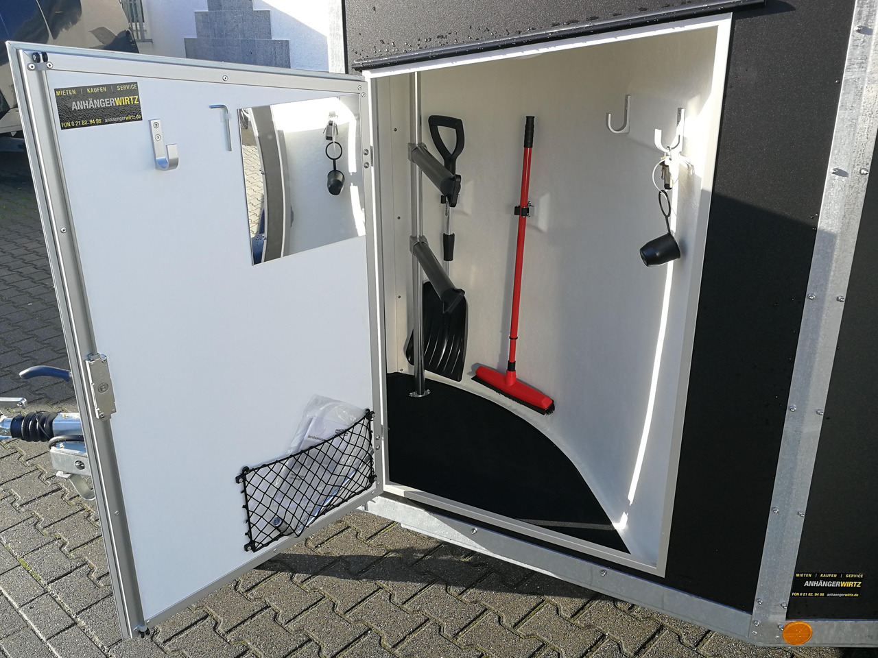 Pferdeanhänger Böckmann DUO Esprit silver black Sattelkammer Trittschutz Pack 2400kg 100km/H 2024 - Τρέιλερ μεταφοράς αλόγων: φωτογραφία 5 Pferdeanhänger Böckmann DUO Esprit silver black Sattelkammer Trittschutz Pack 2400kg 100km/H 2024 - Τρέιλερ μεταφοράς αλόγων: φωτογραφία 5