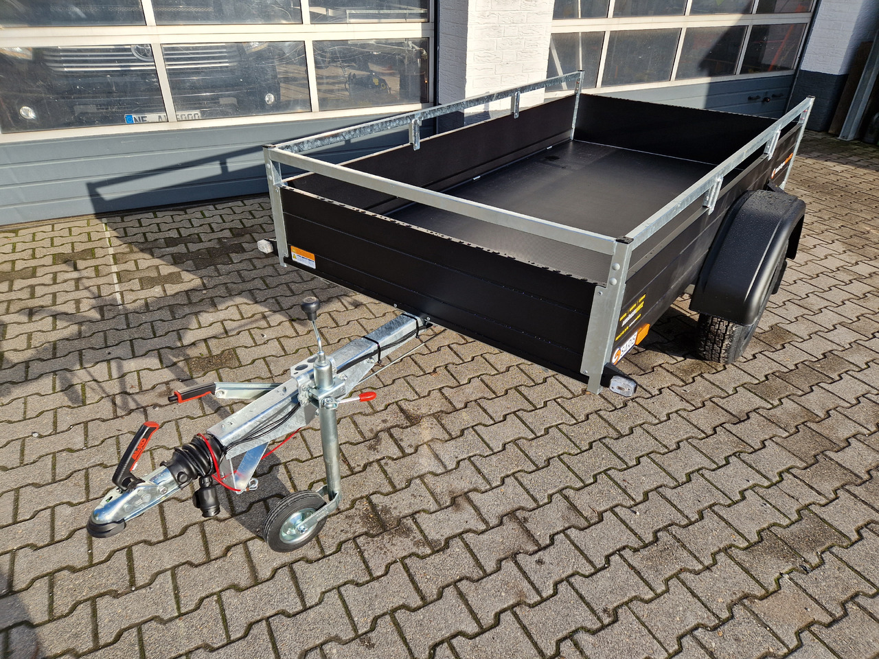 Saris Anhänger DV135 McAlu Pro MP 255x133x43cm blackline (S) 1350kg black deal Aktion - Ρυμούλκες αυτοκίνητο: φωτογραφία 1 Saris Anhänger DV135 McAlu Pro MP 255x133x43cm blackline (S) 1350kg black deal Aktion - Ρυμούλκες αυτοκίνητο: φωτογραφία 1