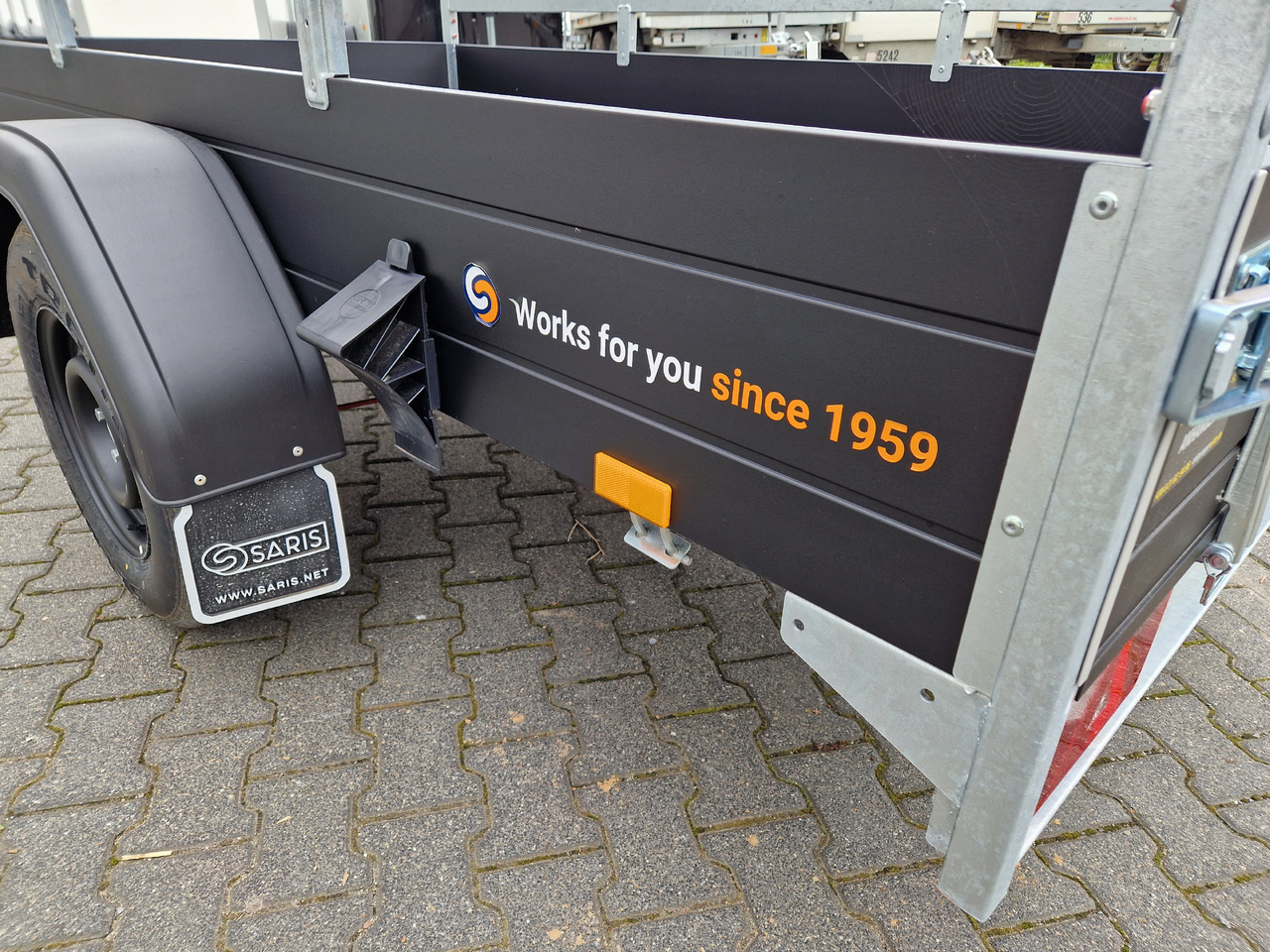 Saris Anhänger DV135 McAlu Pro MP 255x133x44cm black klappbare Vorderwand 1350kg - Ρυμούλκες αυτοκίνητο: φωτογραφία 3 Saris Anhänger DV135 McAlu Pro MP 255x133x44cm black klappbare Vorderwand 1350kg - Ρυμούλκες αυτοκίνητο: φωτογραφία 3