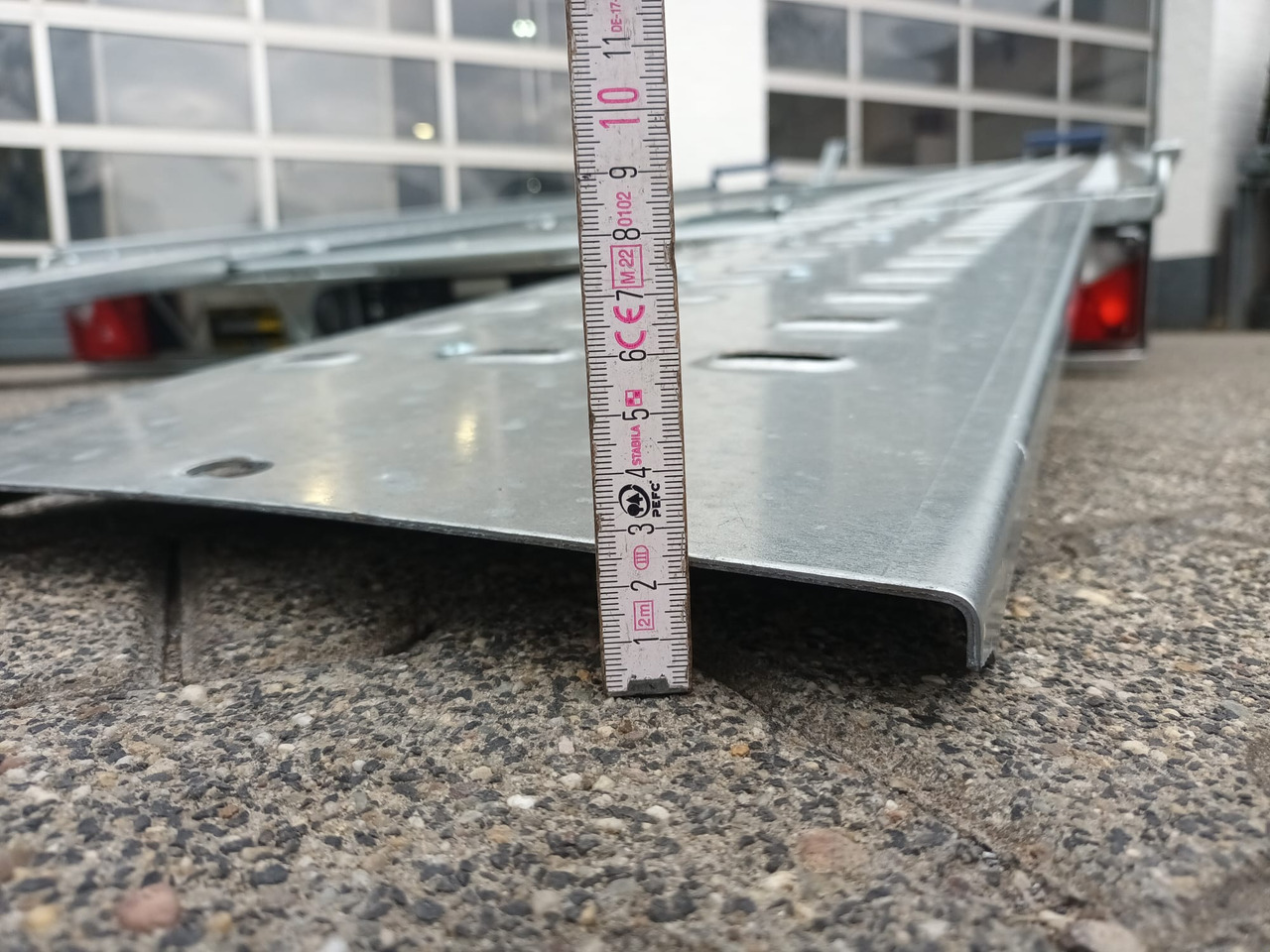 Saris Cartrailer AT 401 202 2700 2 K easyload ankippbar Rampen Fahrschienen Radstop 2700kg 100km/H - Ρυμούλκα αυτοκινητάμαξα: φωτογραφία 4 Saris Cartrailer AT 401 202 2700 2 K easyload ankippbar Rampen Fahrschienen Radstop 2700kg 100km/H - Ρυμούλκα αυτοκινητάμαξα: φωτογραφία 4