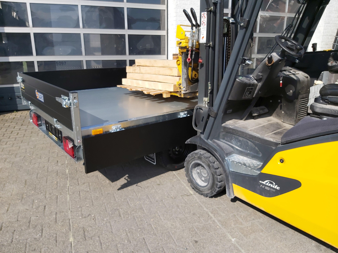 Ρυμούλκα ανατρεπόμενο Saris Kipper K3 306 184 2700 2 E 306x184x30cm black Edition Elektro 13" 2700kg Januar Aktion: φωτογραφία 7