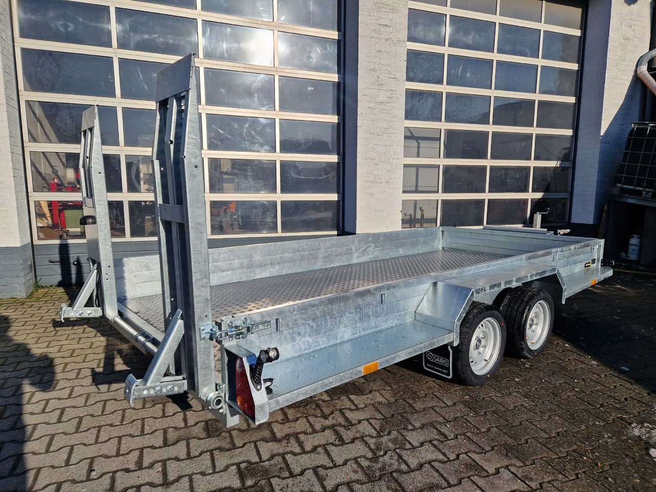Saris Magnum MAXX 3500 406x182x30cm force one Rampen Schaufelablage 100km/H 3500kg Januar Aktion - Τρέιλερ μεταφοράς μηχανημάτων: φωτογραφία 2 Saris Magnum MAXX 3500 406x182x30cm force one Rampen Schaufelablage 100km/H 3500kg Januar Aktion - Τρέιλερ μεταφοράς μηχανημάτων: φωτογραφία 2