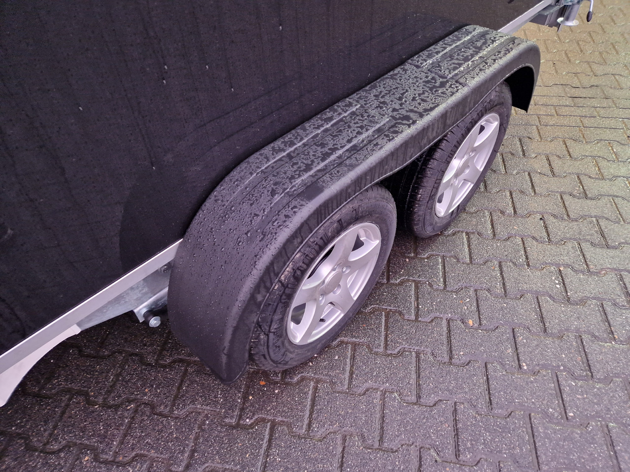 Ρυμούλκα κόφα Variant 2517 C4 Edition black 346x168x188cm Alufelgen 2500kg 100 km/H: φωτογραφία 9 Ρυμούλκα κόφα Variant 2517 C4 Edition black 346x168x188cm Alufelgen 2500kg 100 km/H: φωτογραφία 9