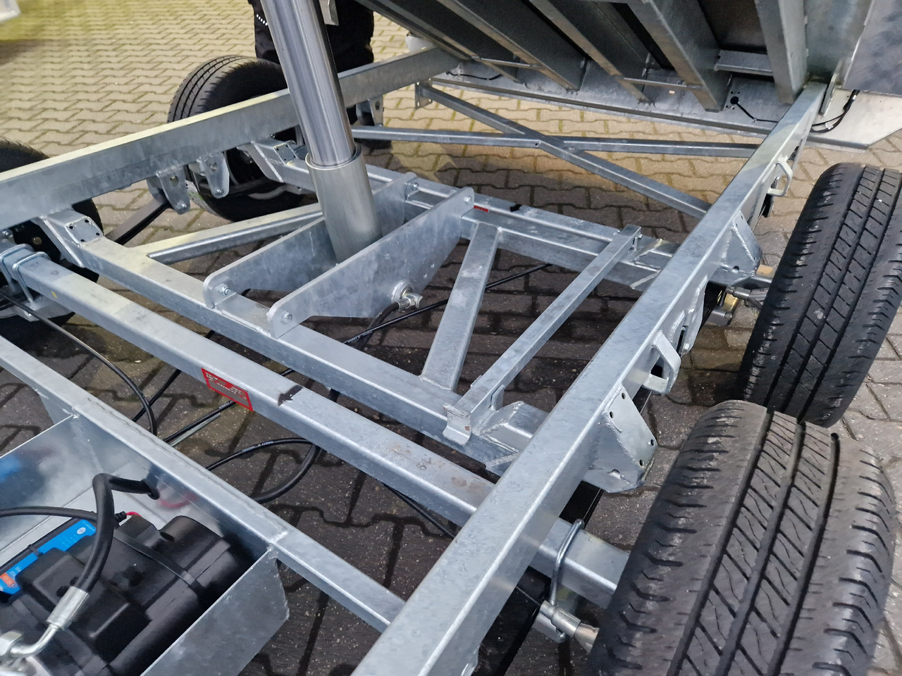 Variant Heckkipper Tieflader 3515 MT20 300x150x30cm Auffahrrampen Stützen Parabelfeder 3500kg 100km - Ρυμούλκα ανατρεπόμενο: φωτογραφία 3 Variant Heckkipper Tieflader 3515 MT20 300x150x30cm Auffahrrampen Stützen Parabelfeder 3500kg 100km - Ρυμούλκα ανατρεπόμενο: φωτογραφία 3