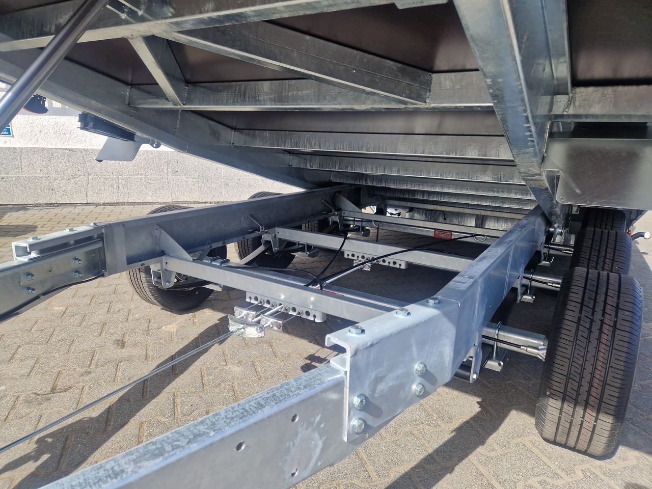 Variant Maschinentransporter 3543 UX Maxi Load LED Tridem Parabelfederung 3500kg - Ρυμούλκα ανατρεπόμενο: φωτογραφία 4 Variant Maschinentransporter 3543 UX Maxi Load LED Tridem Parabelfederung 3500kg - Ρυμούλκα ανατρεπόμενο: φωτογραφία 4