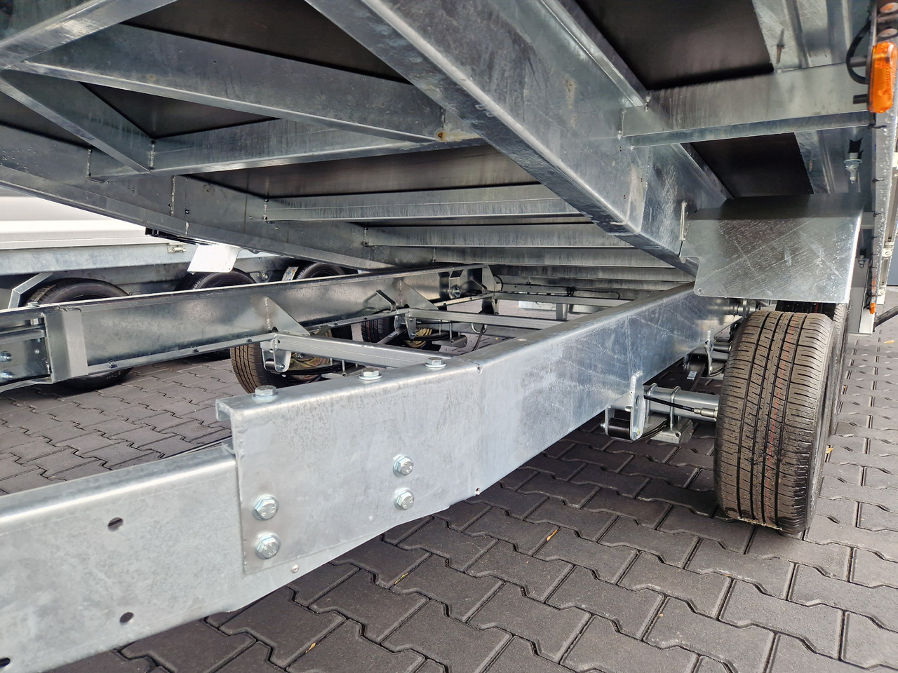 Variant Maschinentransporter 3552 UX Maxi Load 520x210x30cm Tandem Parabelfederung LED 3500kg - Τρέιλερ μεταφοράς μηχανημάτων: φωτογραφία 5 Variant Maschinentransporter 3552 UX Maxi Load 520x210x30cm Tandem Parabelfederung LED 3500kg - Τρέιλερ μεταφοράς μηχανημάτων: φωτογραφία 5