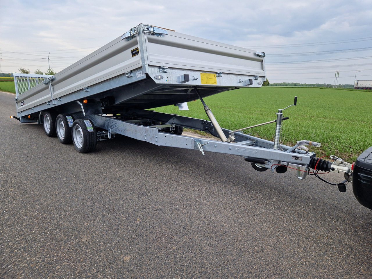 Variant Maschinentransporter 3553 UX Maxi Load LED Tridem Parabelfeder 3500kg Modell 2024 - Ρυμούλκα ανατρεπόμενο: φωτογραφία 1 Variant Maschinentransporter 3553 UX Maxi Load LED Tridem Parabelfeder 3500kg Modell 2024 - Ρυμούλκα ανατρεπόμενο: φωτογραφία 1