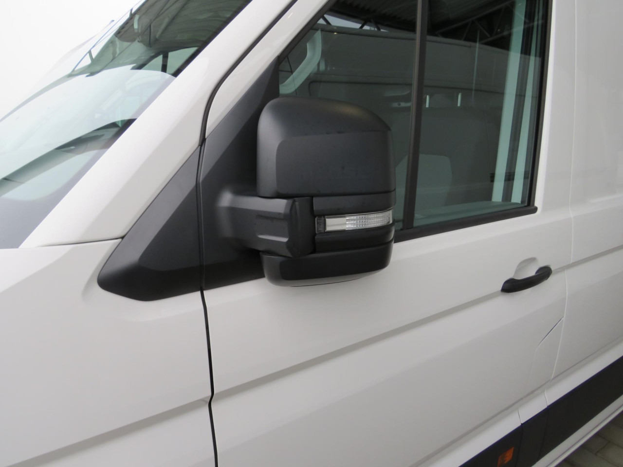 VOLKSWAGEN Crafter 35 L3H3 Kasten 4MOTION Navi ZV - Βαν: φωτογραφία 2 VOLKSWAGEN Crafter 35 L3H3 Kasten 4MOTION Navi ZV - Βαν: φωτογραφία 2