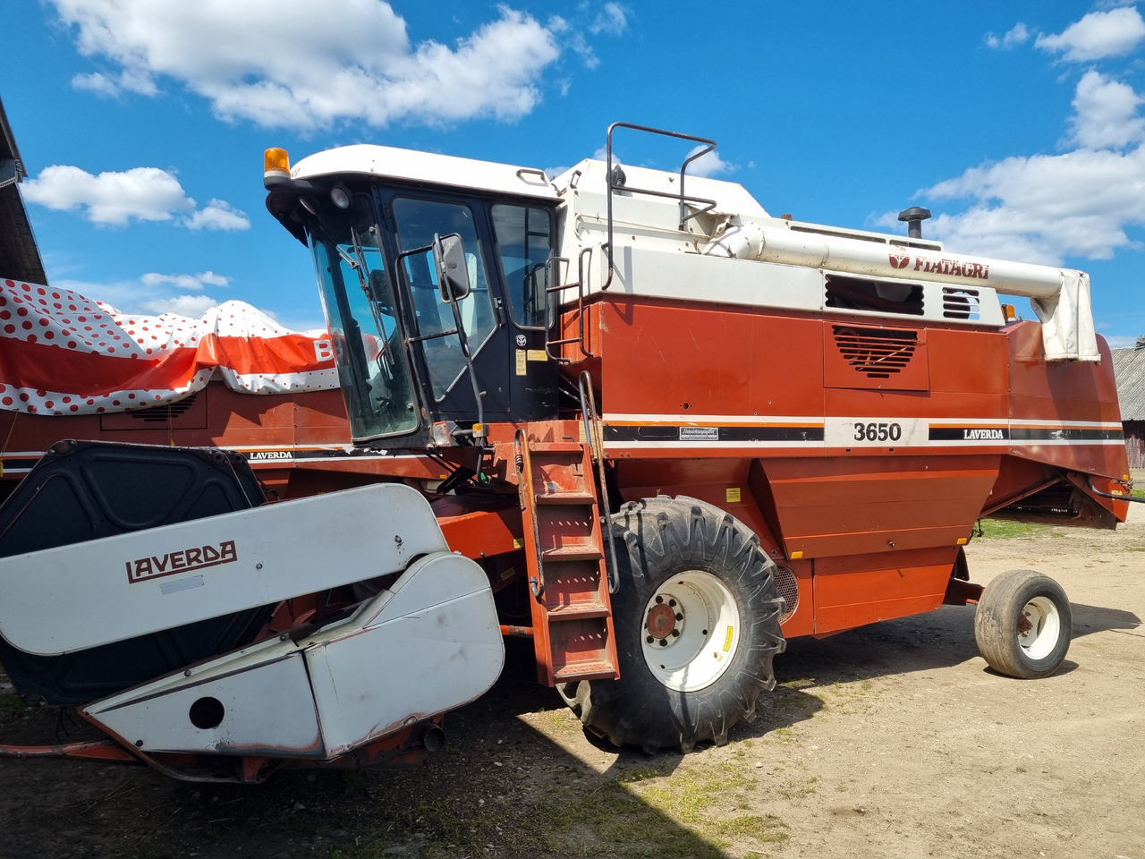 LAVERDA 3650 - Θεριζοαλωνιστική μηχανή: φωτογραφία 1 LAVERDA 3650 - Θεριζοαλωνιστική μηχανή: φωτογραφία 1