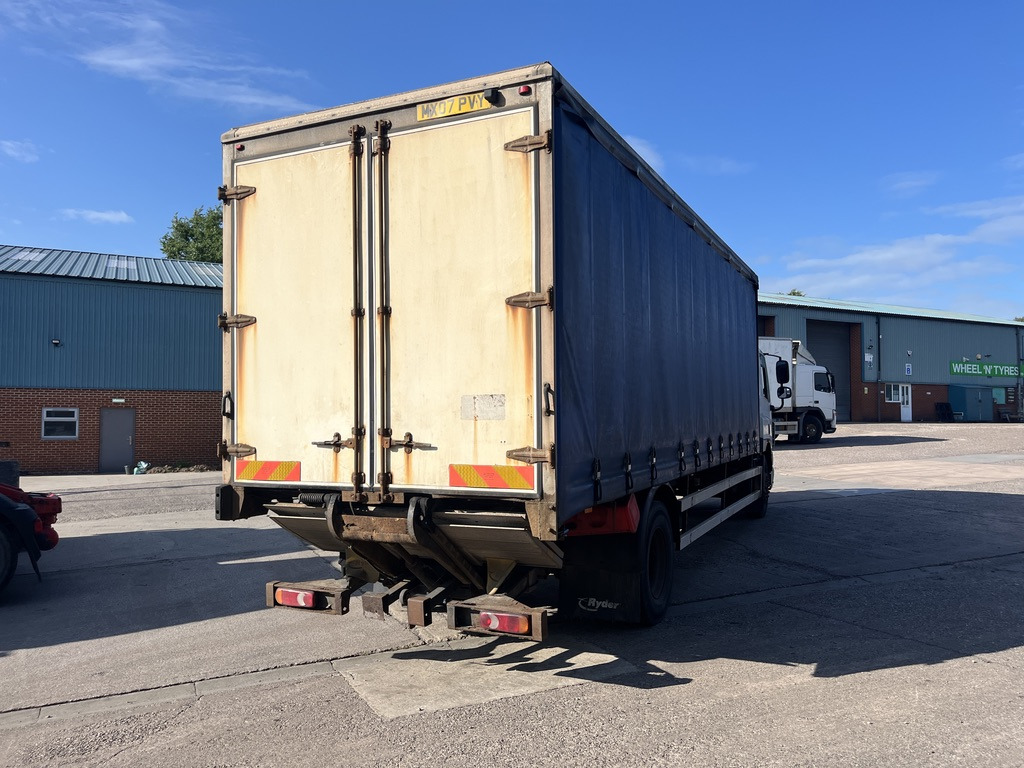 Daf 65CF 220 4x2 Curtain side - Φορτηγό μουσαμάς: φωτογραφία 4 Daf 65CF 220 4x2 Curtain side - Φορτηγό μουσαμάς: φωτογραφία 4