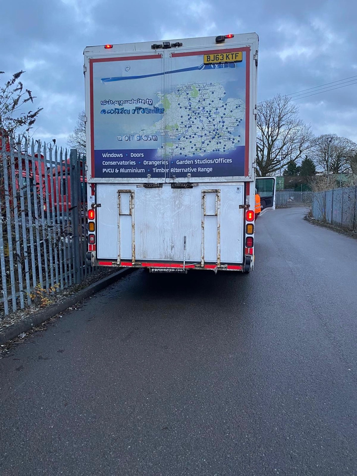 Scania P230 4x2 - Επαγγελματικό αυτοκίνητο κόφα: φωτογραφία 4 Scania P230 4x2 - Επαγγελματικό αυτοκίνητο κόφα: φωτογραφία 4