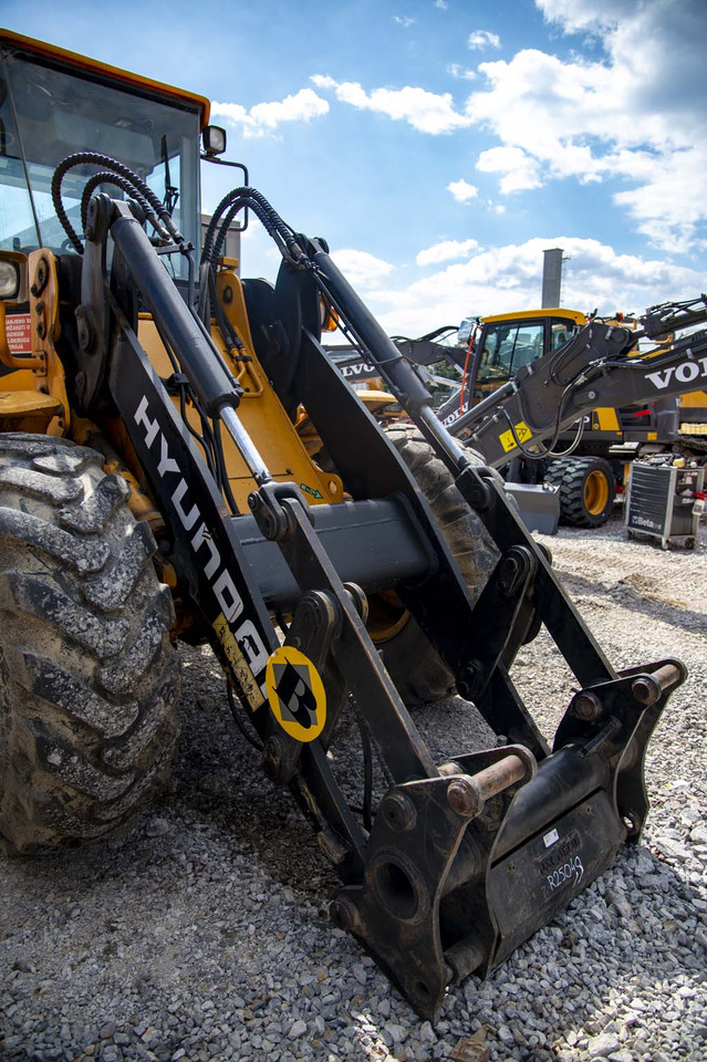 Ελαστιχοφόρος φορτωτής HYUNDAI HL740TM-7 for parts: φωτογραφία 14