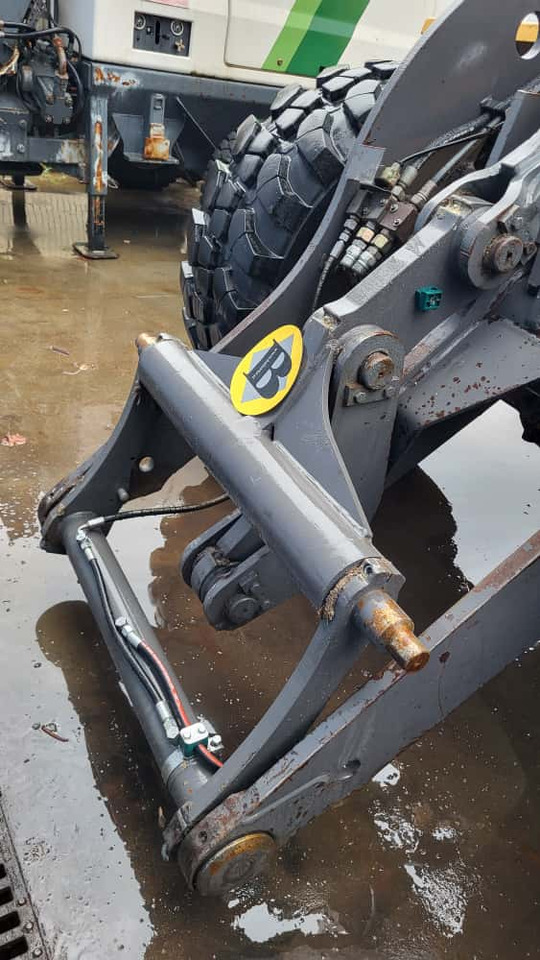 Quick coupler 2813127 for Volvo L40, L40B, L45, L45B - Ταχυσύνδεσμος για Ελαστιχοφόρος φορτωτής: φωτογραφία 2 Quick coupler 2813127 for Volvo L40, L40B, L45, L45B - Ταχυσύνδεσμος για Ελαστιχοφόρος φορτωτής: φωτογραφία 2