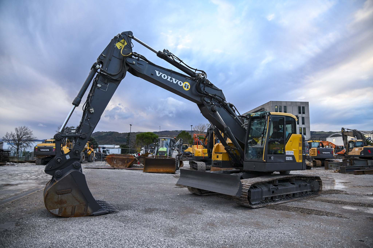 VOLVO ECR235EL - Ερπυστριοφόρος εκσκαφέας: φωτογραφία 2 VOLVO ECR235EL - Ερπυστριοφόρος εκσκαφέας: φωτογραφία 2