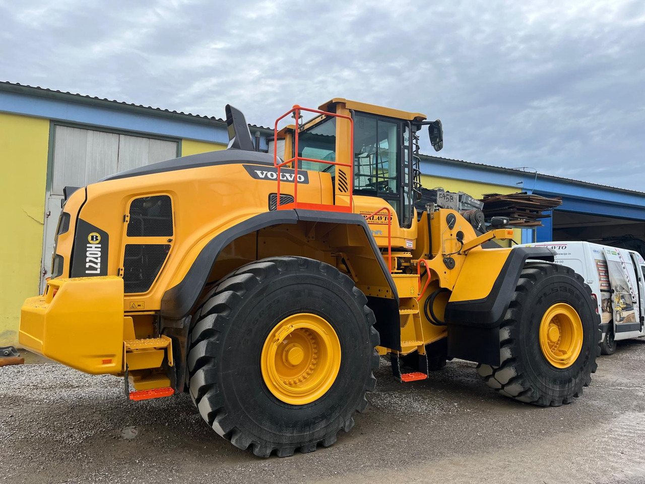 Volvo L220H - Ελαστιχοφόρος φορτωτής: φωτογραφία 1 Volvo L220H - Ελαστιχοφόρος φορτωτής: φωτογραφία 1