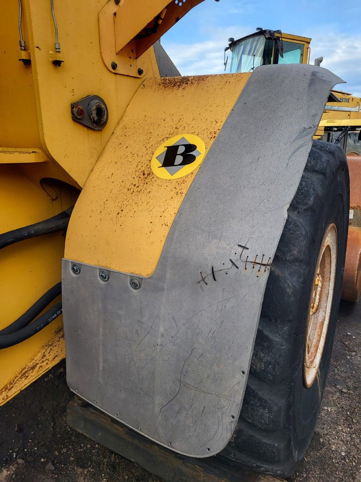 Volvo right front mudguard - Ανταλλακτικό για Ελαστιχοφόρος φορτωτής: φωτογραφία 1 Volvo right front mudguard - Ανταλλακτικό για Ελαστιχοφόρος φορτωτής: φωτογραφία 1