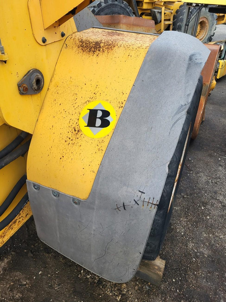 Volvo right front mudguard - Ανταλλακτικό για Ελαστιχοφόρος φορτωτής: φωτογραφία 2 Volvo right front mudguard - Ανταλλακτικό για Ελαστιχοφόρος φορτωτής: φωτογραφία 2