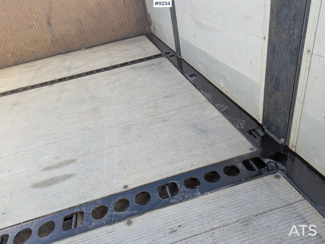 Φορτηγό με ανοιχτή καρότσα, Φορτηγό με γερανό Crane Truck Volvo FM 330 4X2 with tail lift: φωτογραφία 10