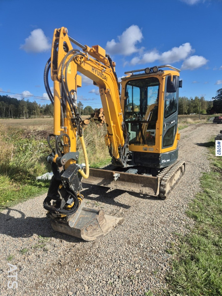 Hyundai 25Z-9AK mini excavator with tiltrotator and attachments - Μίνι εκσκαφέας: φωτογραφία 2 Hyundai 25Z-9AK mini excavator with tiltrotator and attachments - Μίνι εκσκαφέας: φωτογραφία 2