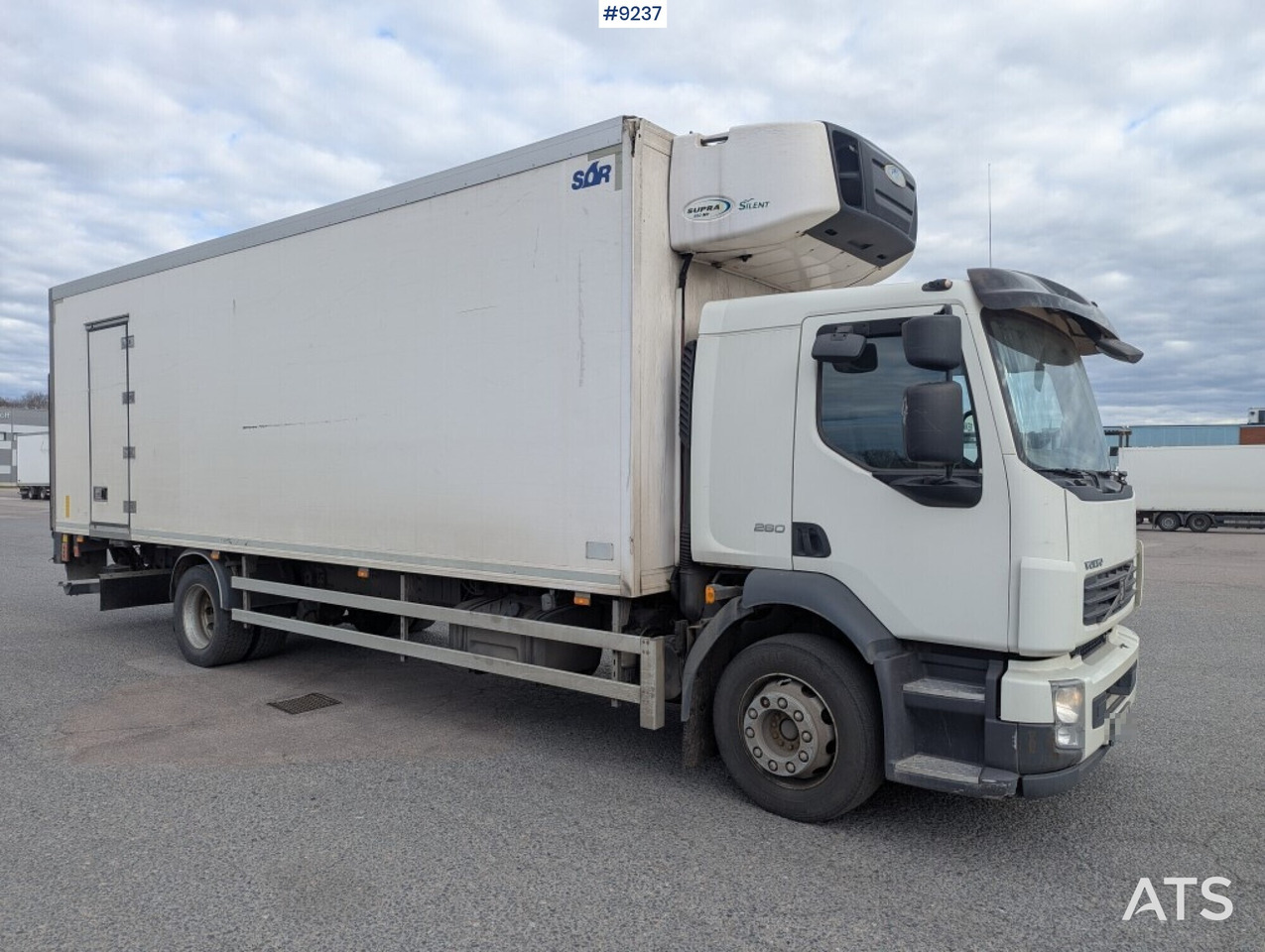Refrigerated Box truck Volvo FL 260 4X2 with tail lift (SEE VIDEO) - Φορτηγό ψυγείο: φωτογραφία 2 Refrigerated Box truck Volvo FL 260 4X2 with tail lift (SEE VIDEO) - Φορτηγό ψυγείο: φωτογραφία 2