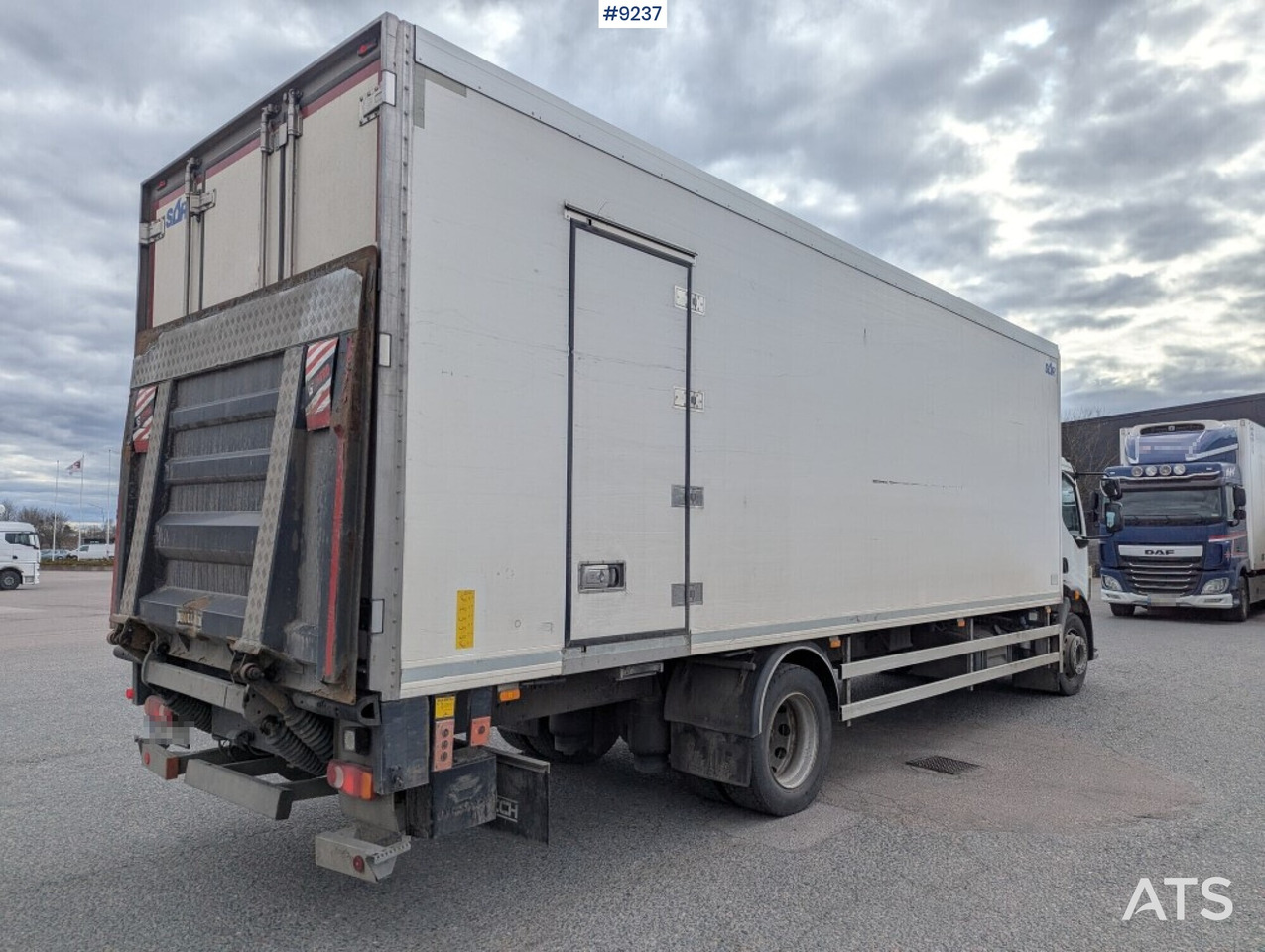 Refrigerated Box truck Volvo FL 260 4X2 with tail lift (SEE VIDEO) - Φορτηγό ψυγείο: φωτογραφία 4 Refrigerated Box truck Volvo FL 260 4X2 with tail lift (SEE VIDEO) - Φορτηγό ψυγείο: φωτογραφία 4