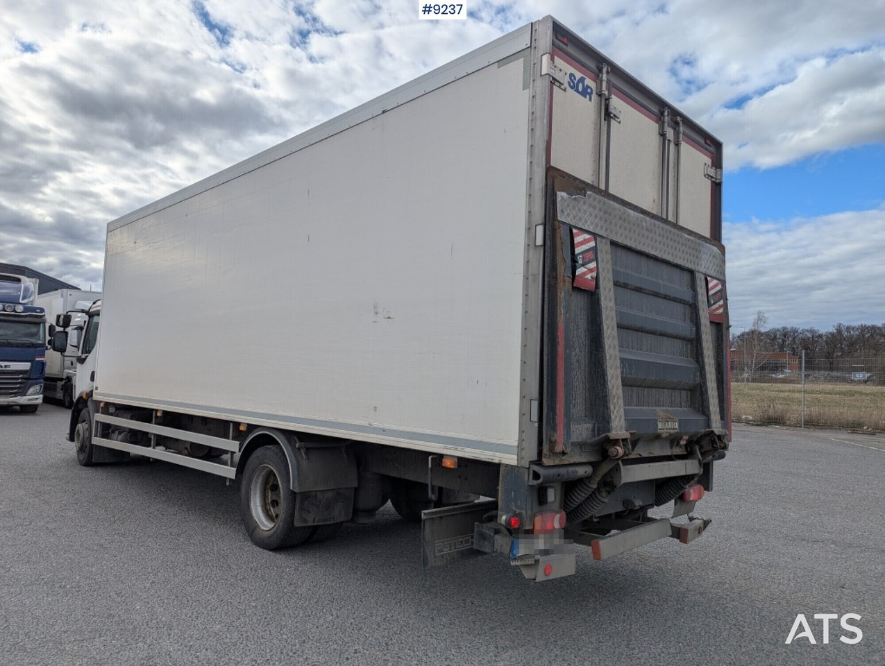 Refrigerated Box truck Volvo FL 260 4X2 with tail lift (SEE VIDEO) - Φορτηγό ψυγείο: φωτογραφία 3 Refrigerated Box truck Volvo FL 260 4X2 with tail lift (SEE VIDEO) - Φορτηγό ψυγείο: φωτογραφία 3