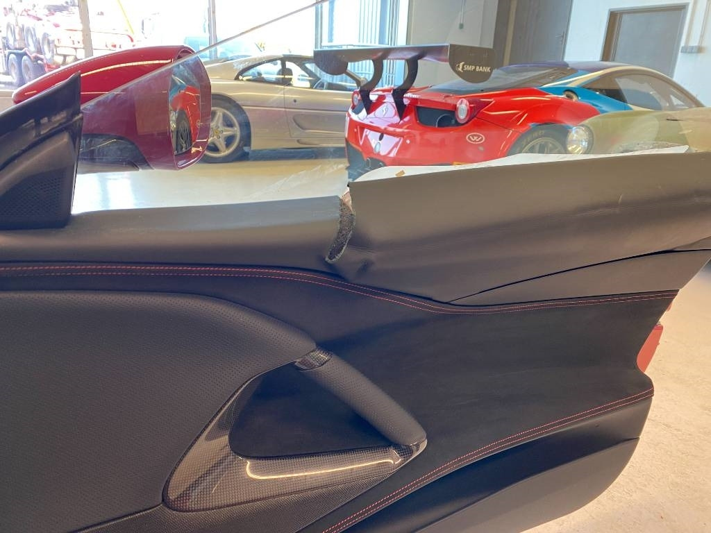 Αυτοκίνητο Ferrari 812 SUPERFAST / ROSSO 70ANNI endommagé: φωτογραφία 39