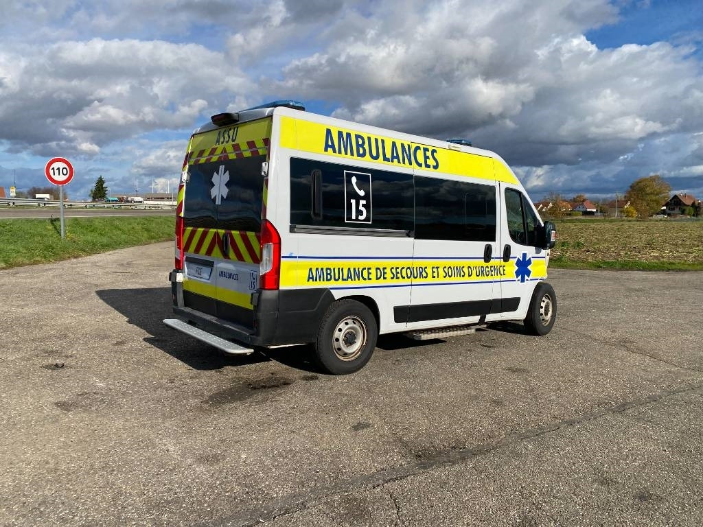 Fiat LES DAUPHINS/DUCATO TORINO 2.3M-Jet 160 endommagée - Ασθενοφόρο: φωτογραφία 4 Fiat LES DAUPHINS/DUCATO TORINO 2.3M-Jet 160 endommagée - Ασθενοφόρο: φωτογραφία 4