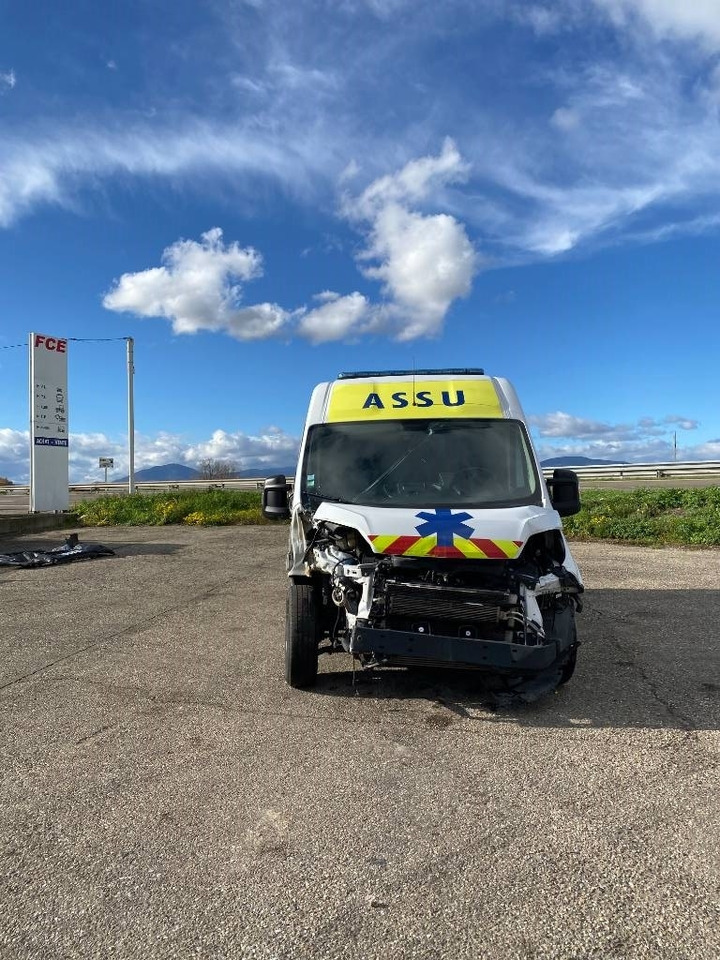 Fiat LES DAUPHINS/DUCATO TORINO 2.3M-Jet 160 endommagée - Ασθενοφόρο: φωτογραφία 2 Fiat LES DAUPHINS/DUCATO TORINO 2.3M-Jet 160 endommagée - Ασθενοφόρο: φωτογραφία 2