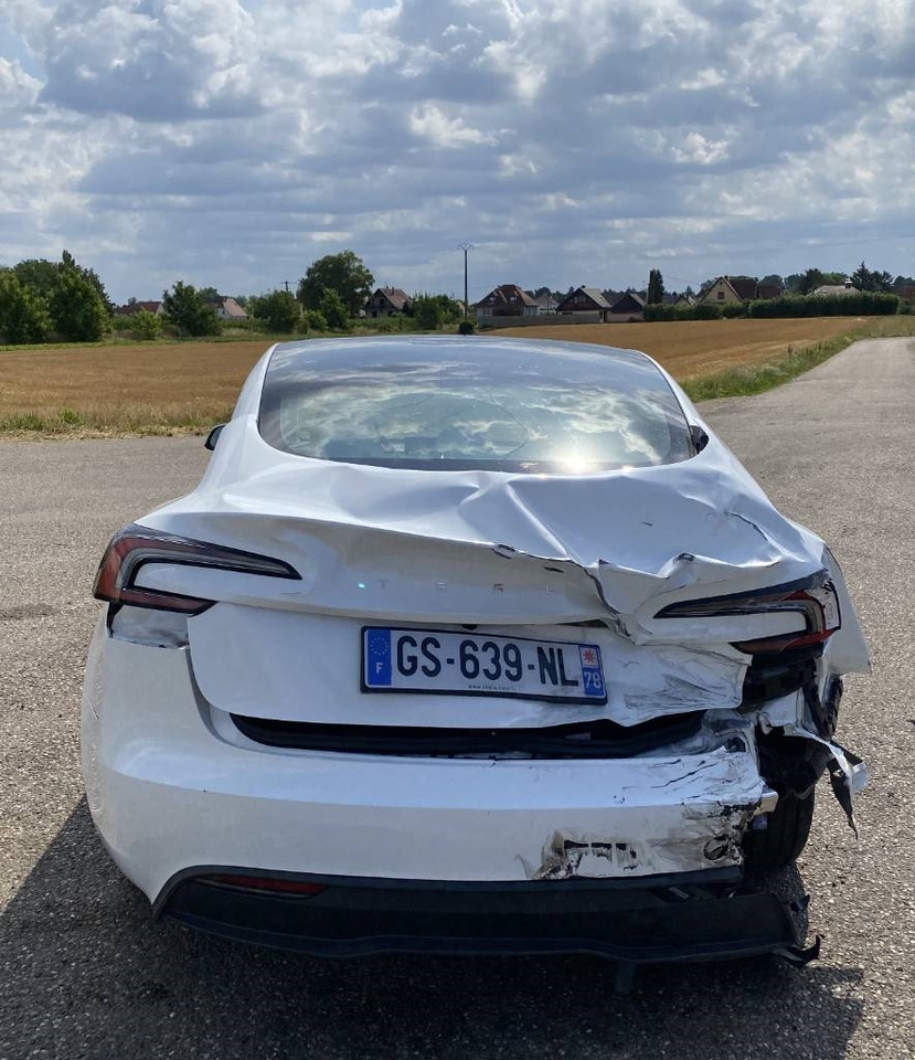 Tesla MODEL 3 5YJ3 Carte Grise Française endommagée - Αυτοκίνητο: φωτογραφία 5 Tesla MODEL 3 5YJ3 Carte Grise Française endommagée - Αυτοκίνητο: φωτογραφία 5