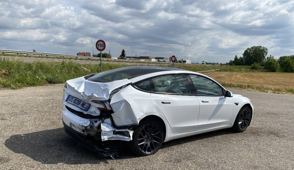 Tesla MODEL 3 5YJ3 Carte Grise Française endommagée - Αυτοκίνητο: φωτογραφία 4 Tesla MODEL 3 5YJ3 Carte Grise Française endommagée - Αυτοκίνητο: φωτογραφία 4
