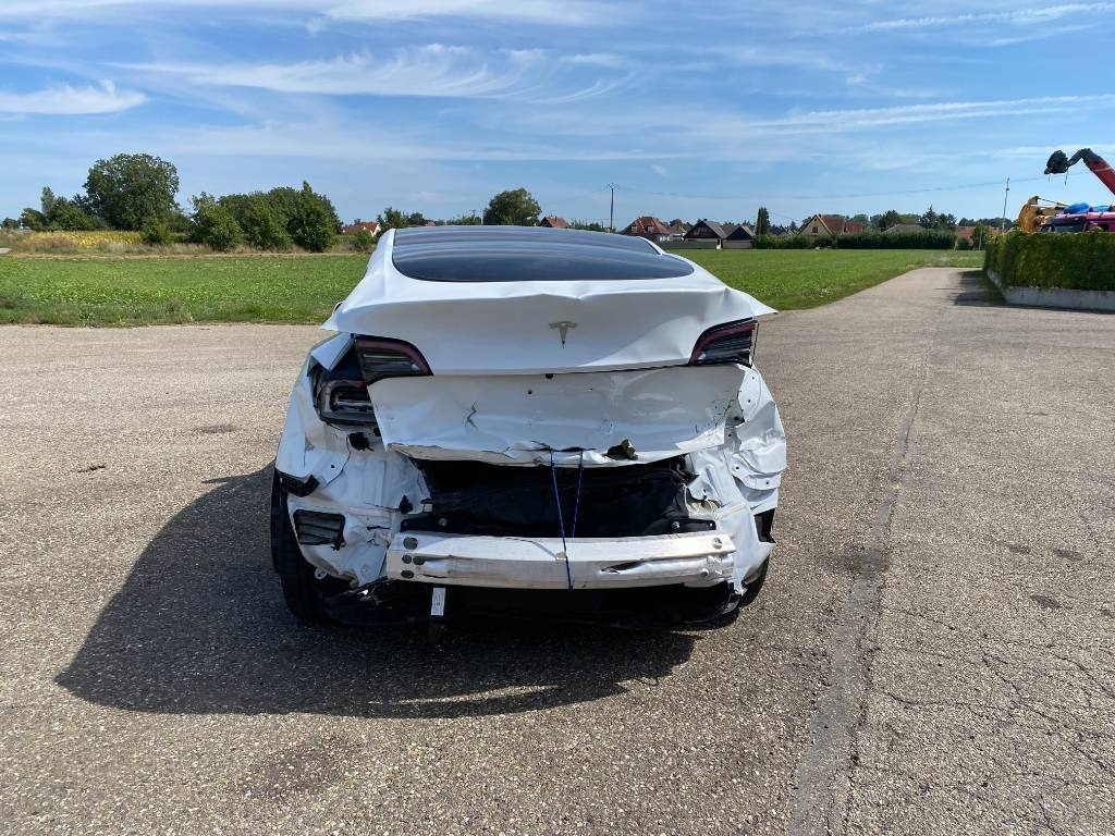 Tesla Model Y RWD / Origine Française endommagée - Αυτοκίνητο: φωτογραφία 5 Tesla Model Y RWD / Origine Française endommagée - Αυτοκίνητο: φωτογραφία 5