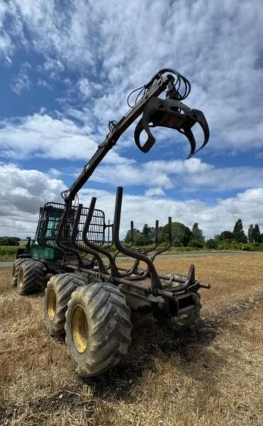 Timberjack 810B PORTEUR GRUE FORESTIER - Λαστιχοφόρα προωθητικo - forwarder: φωτογραφία 3 Timberjack 810B PORTEUR GRUE FORESTIER - Λαστιχοφόρα προωθητικo - forwarder: φωτογραφία 3