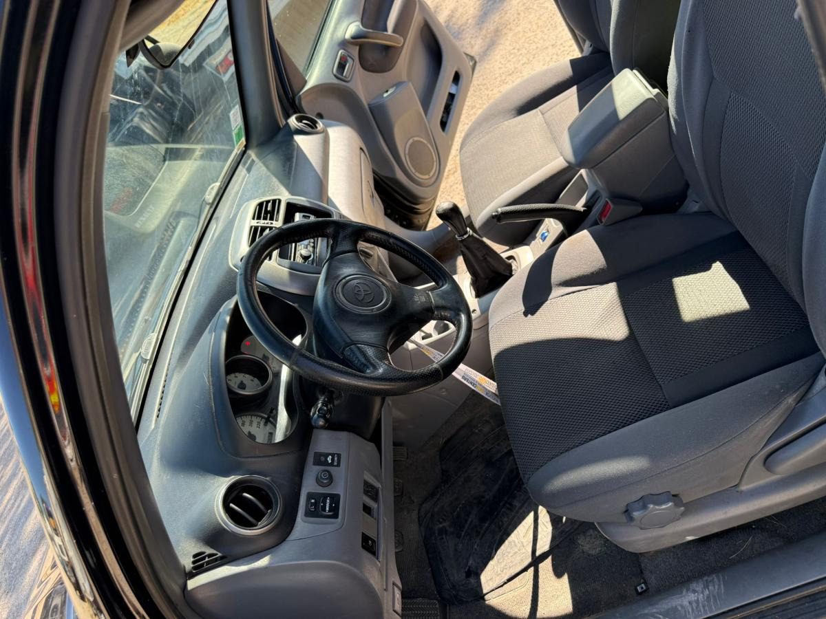 Toyota Rav 4 - Hatchback: φωτογραφία 4 Toyota Rav 4 - Hatchback: φωτογραφία 4