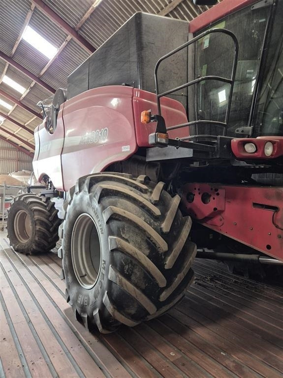 Case IH Axial-Flow 8010 MacDon skærebord - Θεριζοαλωνιστική μηχανή: φωτογραφία 1 Case IH Axial-Flow 8010 MacDon skærebord - Θεριζοαλωνιστική μηχανή: φωτογραφία 1