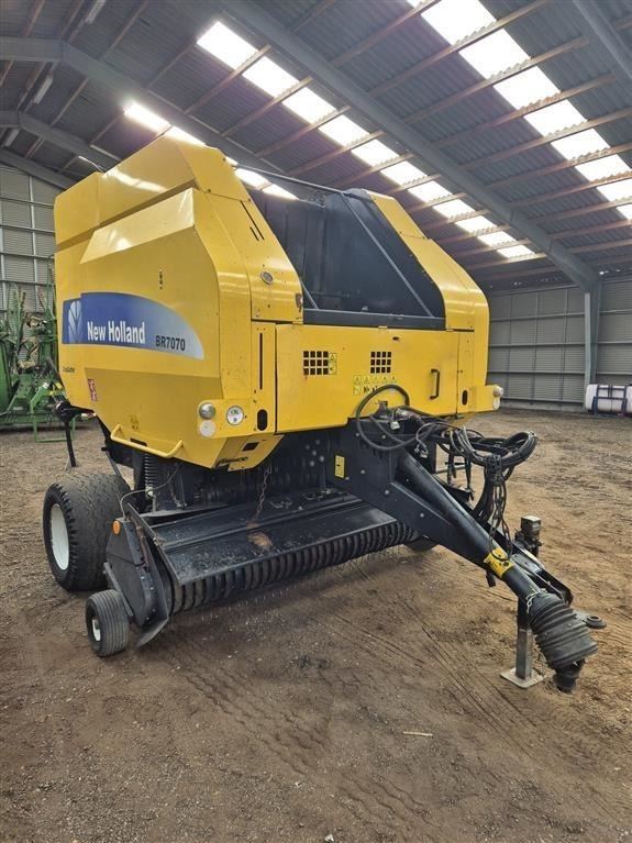 New Holland BR7070 med rotorsnitter Snitter - Χορτοδετική μηχανή στρόγγυλης μπάλας: φωτογραφία 2 New Holland BR7070 med rotorsnitter Snitter - Χορτοδετική μηχανή στρόγγυλης μπάλας: φωτογραφία 2