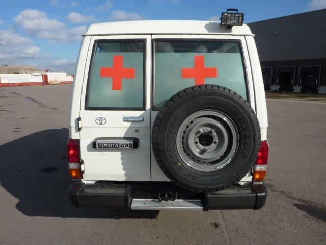 Toyota Land Cruiser 78 Metal top hzj 78 ambulance 4.2L Diesel Manual - Αυτοκίνητο: φωτογραφία 3 Toyota Land Cruiser 78 Metal top hzj 78 ambulance 4.2L Diesel Manual - Αυτοκίνητο: φωτογραφία 3