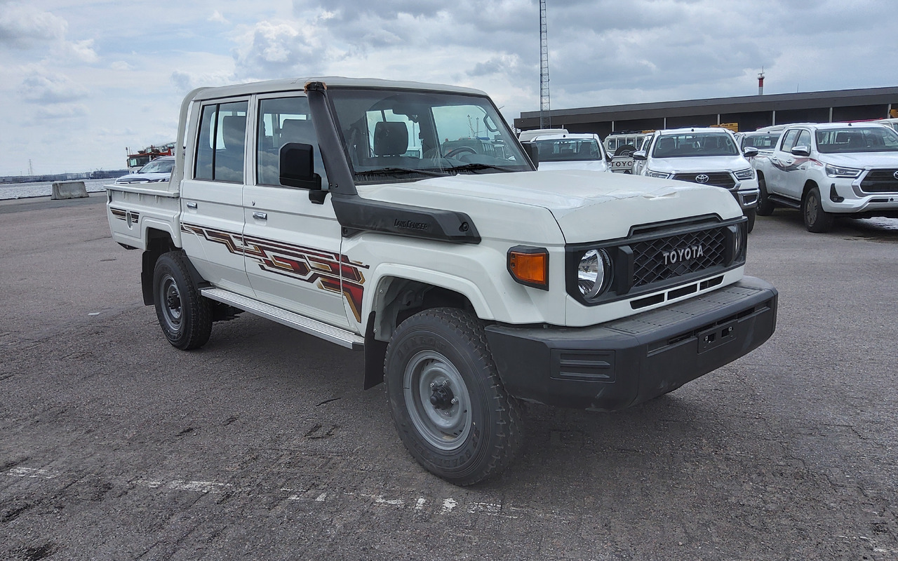Toyota Toyota Land cruiser 79 grj double cabin 4.0L Petrol Manual 5 SEATS/PLACES - Ημιφορτηγό: φωτογραφία 3 Toyota Toyota Land cruiser 79 grj double cabin 4.0L Petrol Manual 5 SEATS/PLACES - Ημιφορτηγό: φωτογραφία 3