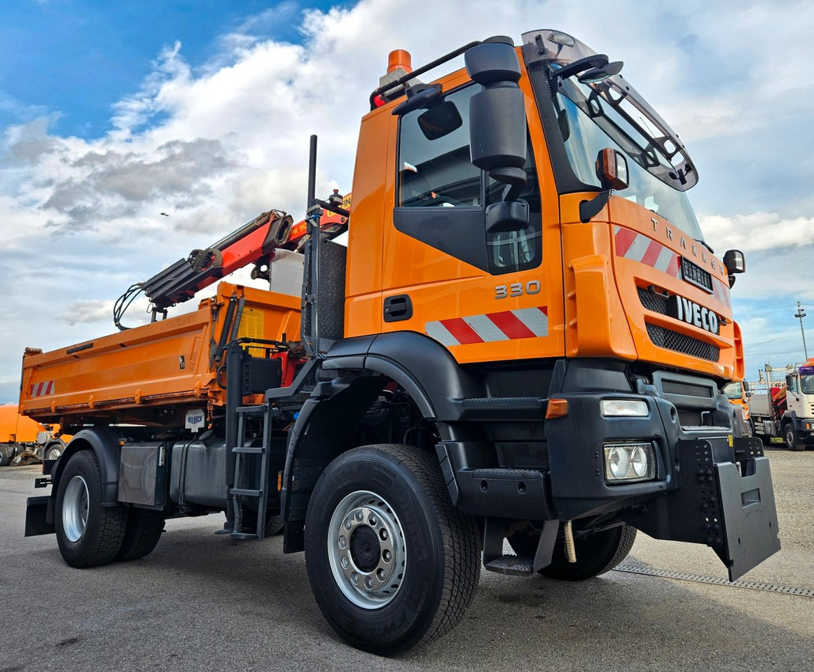 Iveco Trakker 190T33 4x4 Euro5 Kran Palfinger Funk - Φορτηγό ανατρεπόμενο, Φορτηγό με γερανό: φωτογραφία 1 Iveco Trakker 190T33 4x4 Euro5 Kran Palfinger Funk - Φορτηγό ανατρεπόμενο, Φορτηγό με γερανό: φωτογραφία 1