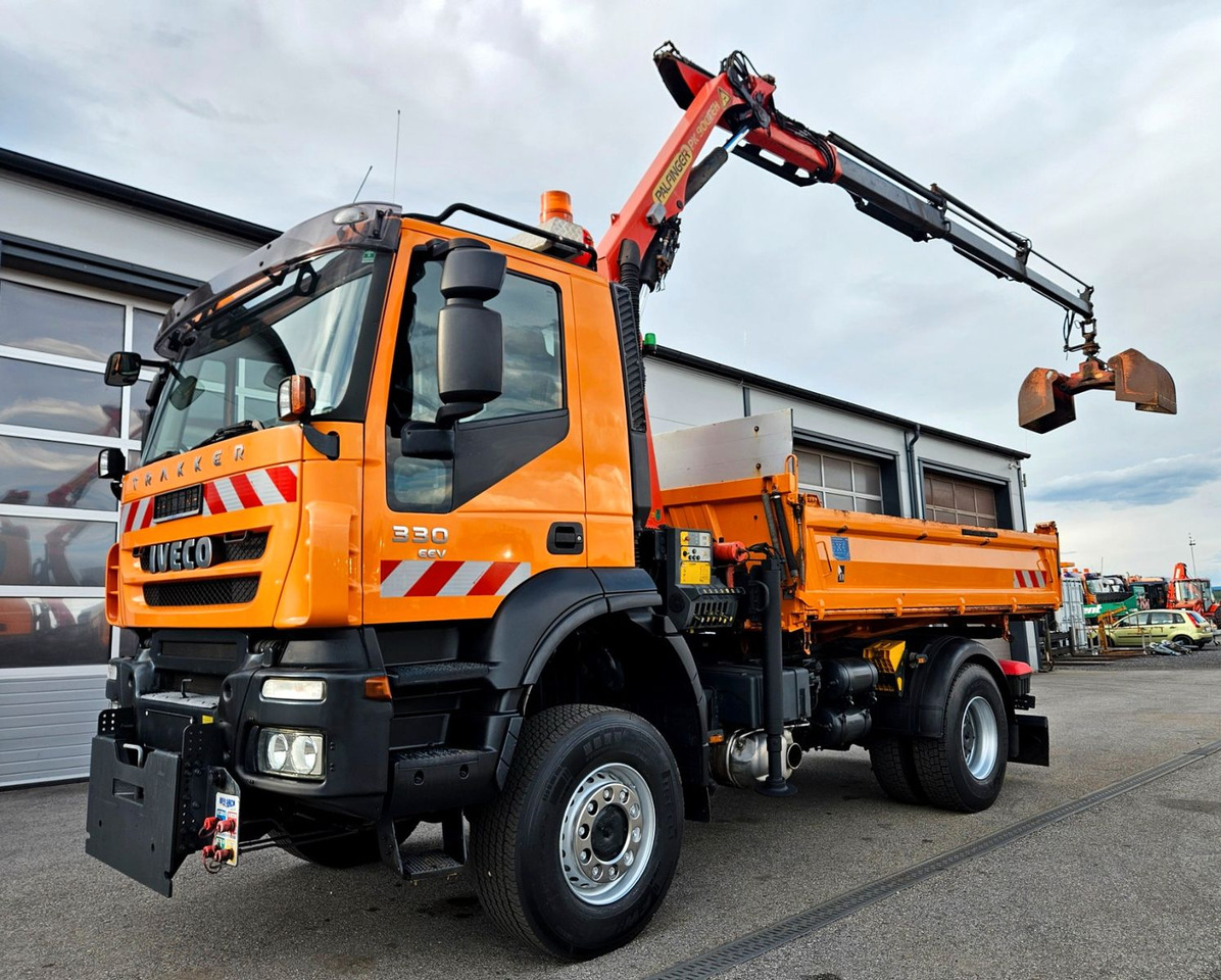Iveco Trakker 190T33 4x4 Euro5 Kran Palfinger Funk - Φορτηγό ανατρεπόμενο, Φορτηγό με γερανό: φωτογραφία 1 Iveco Trakker 190T33 4x4 Euro5 Kran Palfinger Funk - Φορτηγό ανατρεπόμενο, Φορτηγό με γερανό: φωτογραφία 1