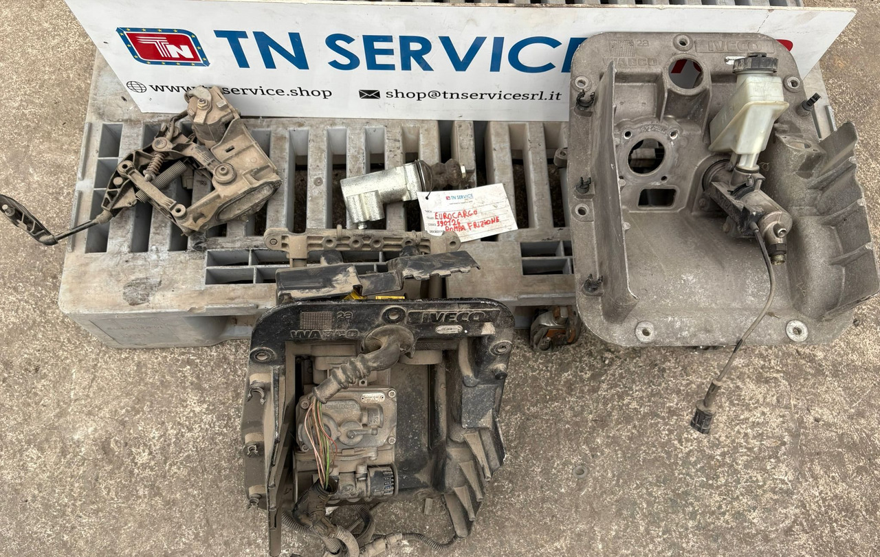 Supporto pedale Frizione IVECO - Πετάλι για Φορτηγό: φωτογραφία 1 Supporto pedale Frizione IVECO - Πετάλι για Φορτηγό: φωτογραφία 1