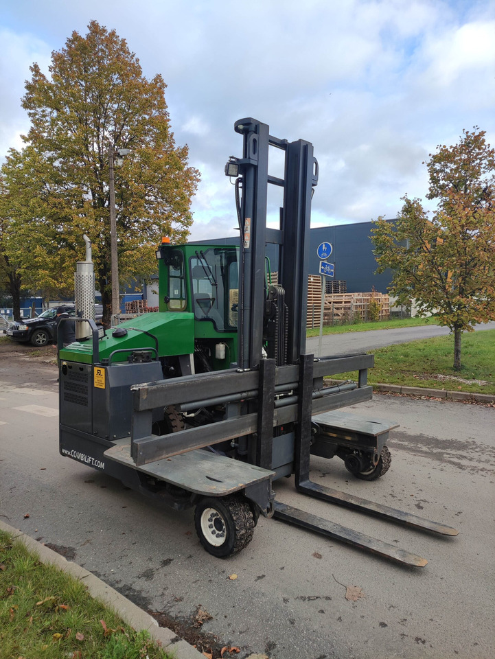 Combilift C4500 - Πετρελαιοκίνητο περονοφόρο: φωτογραφία 2 Combilift C4500 - Πετρελαιοκίνητο περονοφόρο: φωτογραφία 2