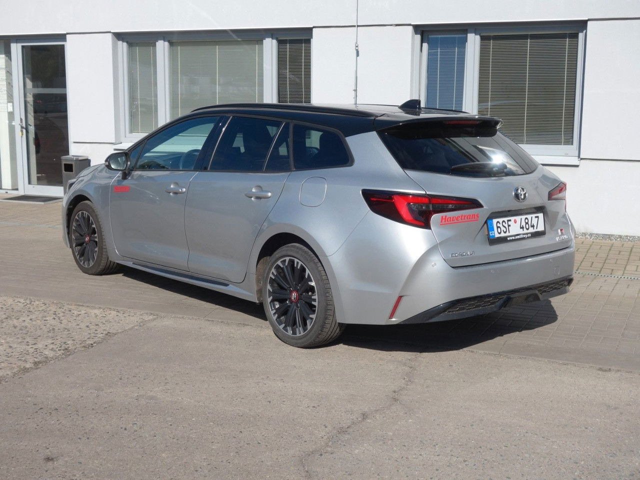 Toyota Corolla Touring 2,0 Hybrid GR Sport - Station wagon: φωτογραφία 4 Toyota Corolla Touring 2,0 Hybrid GR Sport - Station wagon: φωτογραφία 4
