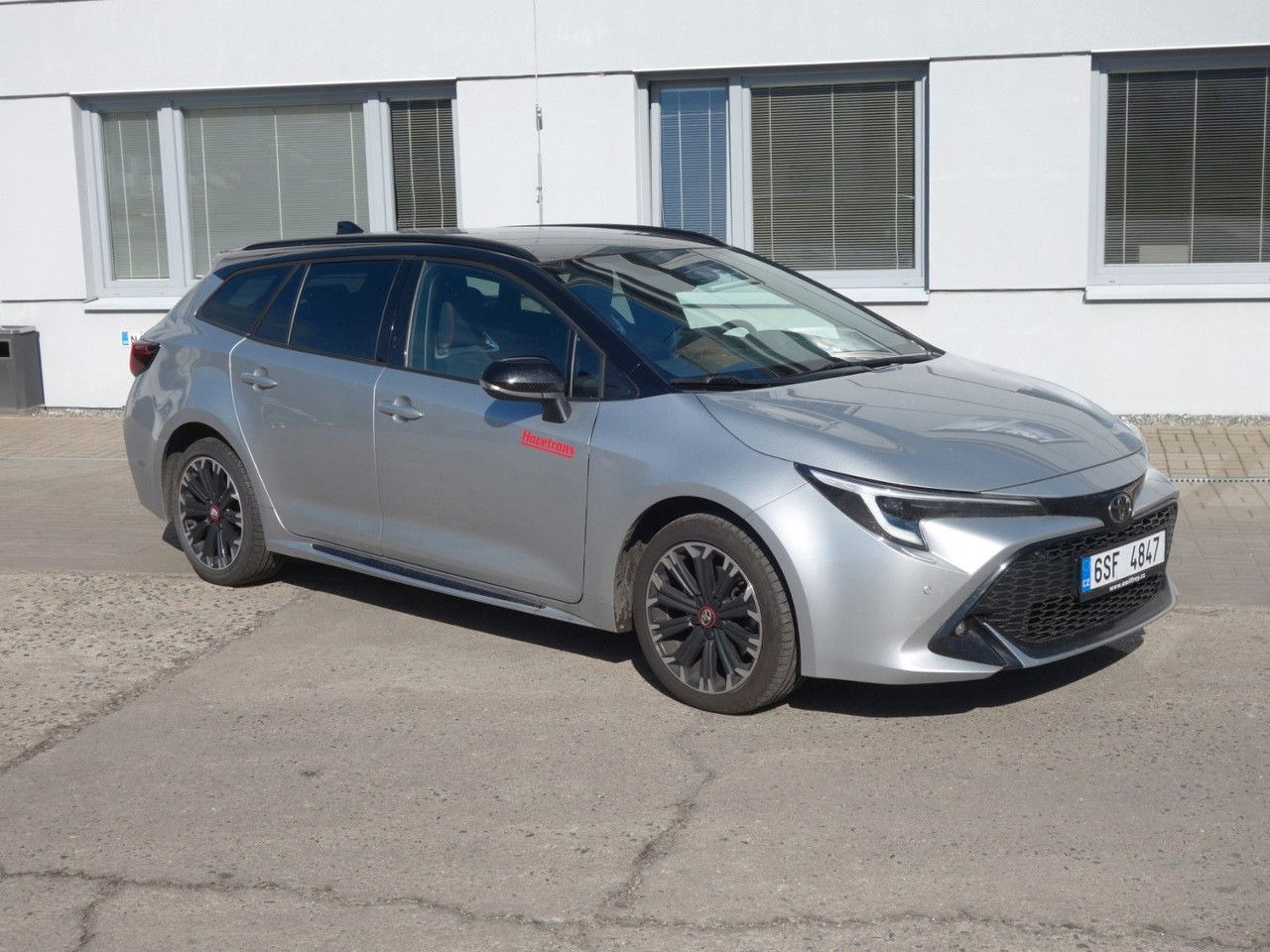 Toyota Corolla Touring 2,0 Hybrid GR Sport - Station wagon: φωτογραφία 3 Toyota Corolla Touring 2,0 Hybrid GR Sport - Station wagon: φωτογραφία 3